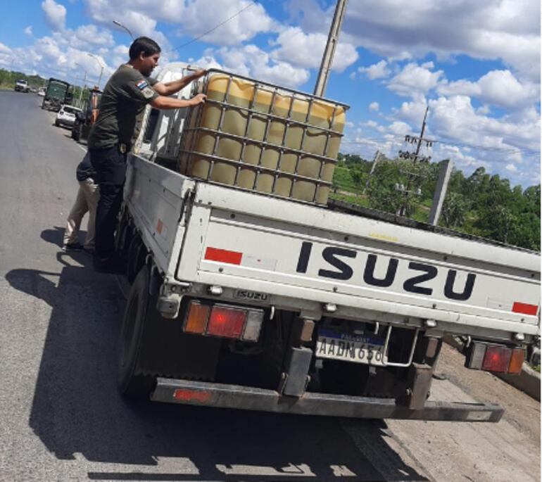 Incautan mil litros de combustible de dudosa procedencia.