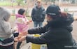 Los alimentos fueron entregados a personas de escasos recursos.