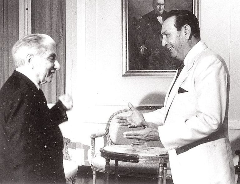 De acuerdo a Wilka, Andrés Rodríguez (der) también deseaba que volvieran los exiliados a Paraguay, como el caso de Augusto Roa Bastos (izq).