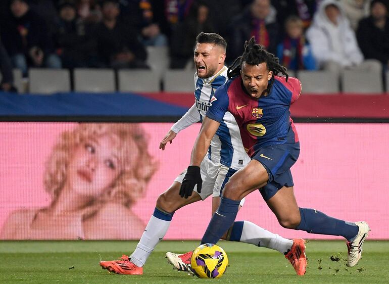 Jules Koundé, del Barcelona, tiene 5.872 minutos en cancha.