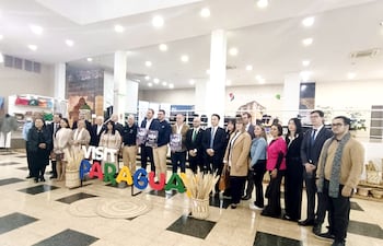 Autoridades de varias instituciones y representantes de las distintas colectividades participaron de la presentación de la Feria Palmear "Sin Fronteras".