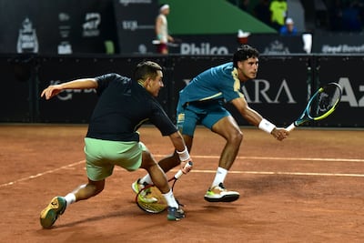 Daniel Vallejo (d) y el peruano Gonzalo Bueno, compañeros en la llave de dobles del Itajaí Open.