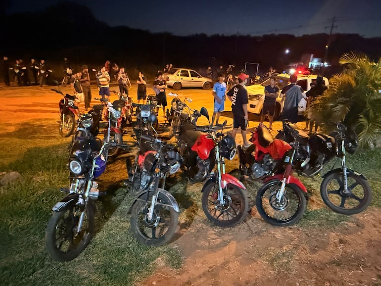 Imágenes del operativo y las motos incautadas anoche en Cañada San Rafael de Luque.