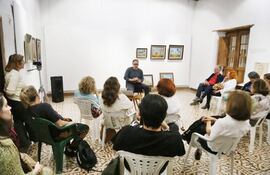 Una postal de la primera charla realizada, con el artista Jorge Ocampos Roa.