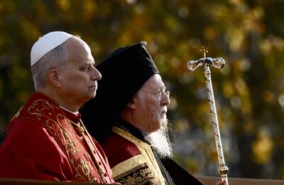 El papa León XIV (i) junto al patriarca de Constantinopla, Bartholomé I (d) en Iznik, antigua Nicea.