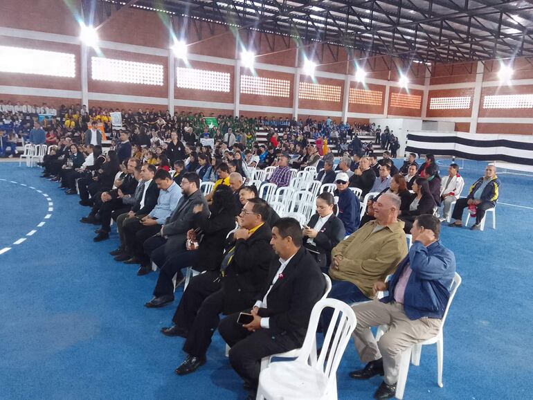 El evento también contó la participación de dirigentes deportivos y estudiantes de varias instituciones