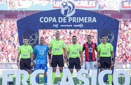 Milciades Saldívar, Richard Ortiz, Juan Gabriel Benítez, Alipio Colmán, Gustavo Velázquez y Eduardo Cardozo, en el último clásico de 2025.