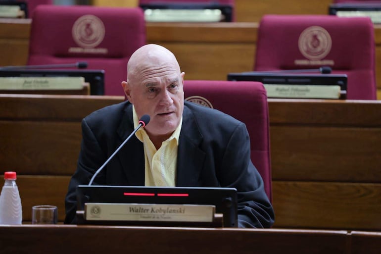 Walter Kobilansky en la sesión del Senado.