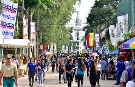 Gran cantidad de público visita la Expo de Mariano Roque Alonso.