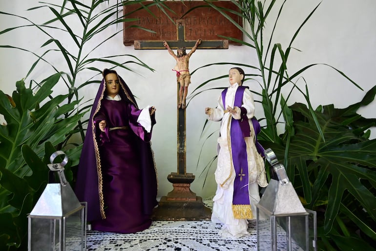 Un calvario tradicional recibe a los visitantes en el Museo Monseñor Sinforiano Bogarín.