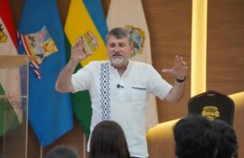 Denis Lichi (ANR-HC), gobernador de Cordillera.