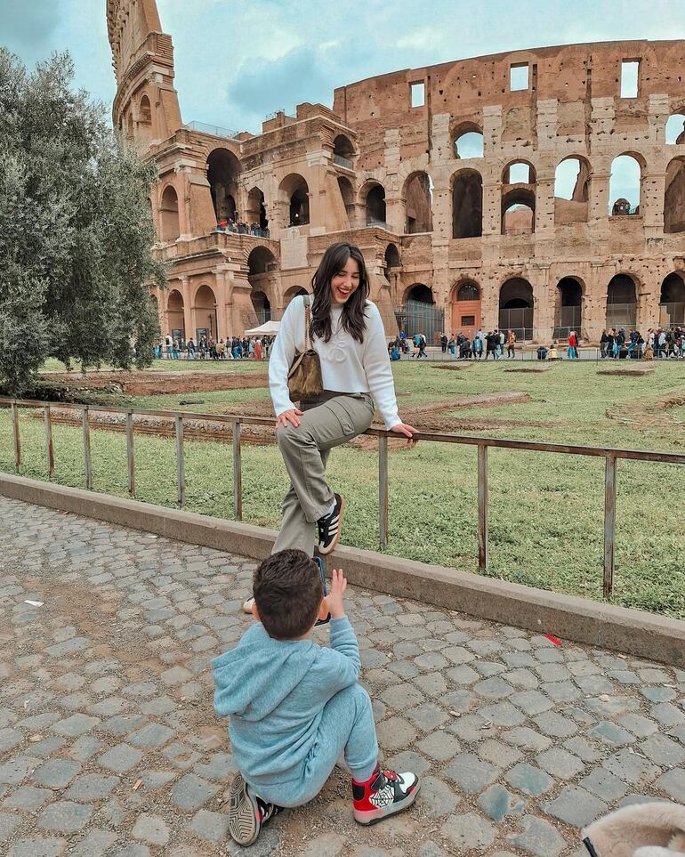 ¡Pura ternura! Mamá Alexia Notto posando para Francesco. (Instagram/Alexia Notto)