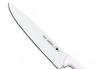 La elección del material de la hoja es muy importante ya que esto es lo que determina la vida del cuchillo.