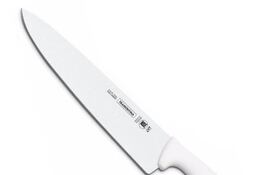 La elección del material de la hoja es muy importante ya que esto es lo que determina la vida del cuchillo.