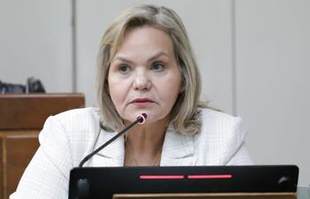 La senadora Lilian Samaniego.
