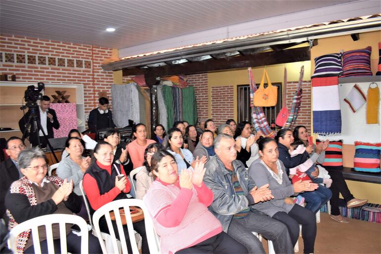 La ciudadanía aplaude el rescate realizado sobre la artesanía de la compañía Potrero.