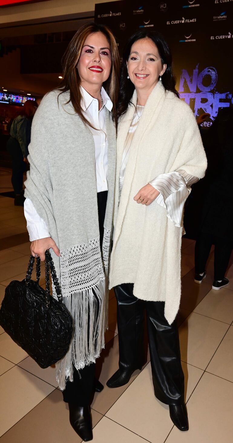 Vivian Benítez y Gilda Benítez.