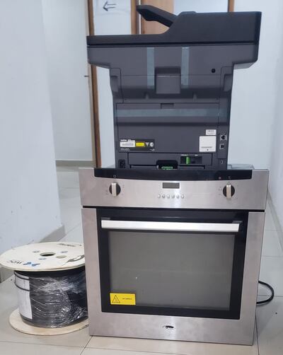 Objetos recuperados tras la aprehensión de dos sospechosos de robo a un local comercial del barrio Mariscal Estigarribia de Asunción.