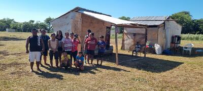 La comunidad indígena Cerro Poty II, asentada en Santa María, Misiones, solicita asistencia urgente para la provisión de energía eléctrica y la distribución de agua potable para unas diez familias, en su mayoría con niños.