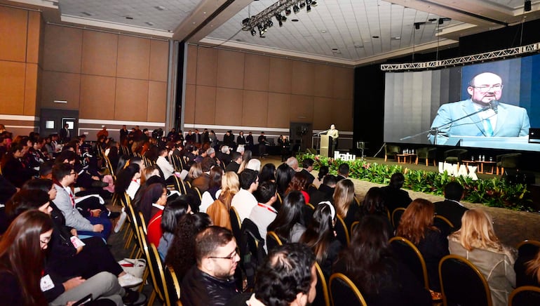 El rector Hernando Javier Quiñónez Sarabia destacó que "Ikatu" nace como una política institucional permanente y no como una campaña pasajera.