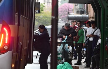 Pasajeros del transporte público de pasajeros.