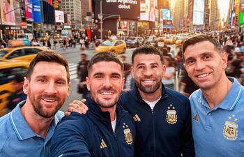“Los aficionados podrán usar la IA de Gemini para crear imágenes con sus ídolos, canciones y otros contenidos a la hora de sacarse fotos y subirlas a la plataforma. Los fans que no van a estar en el Mundial se van a poder sentir cerca de la selección y de ídolos globales como Lionel Messi”