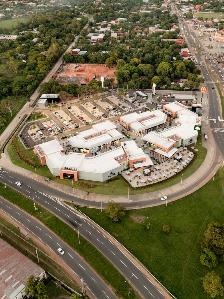 Con esta apertura, Plaza Norte, que ya cuenta con el 100% de sus locales habilitados, continúa
fortaleciendo su mix comercial y de servicios.