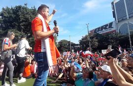 El intendente de Ciudad del Este, Miguel Prieto, convoca a sus seguidores a una manifestación frente a las viviendas de los ZI.