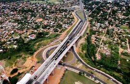 Vista aérea del único retorno que se podrá usar en la conexión del puente con la Costanera. Podrán usarlo los que quieran dirigirse desde el puente hacia el centro o los que vengan del centro y quieran subir al paso.
