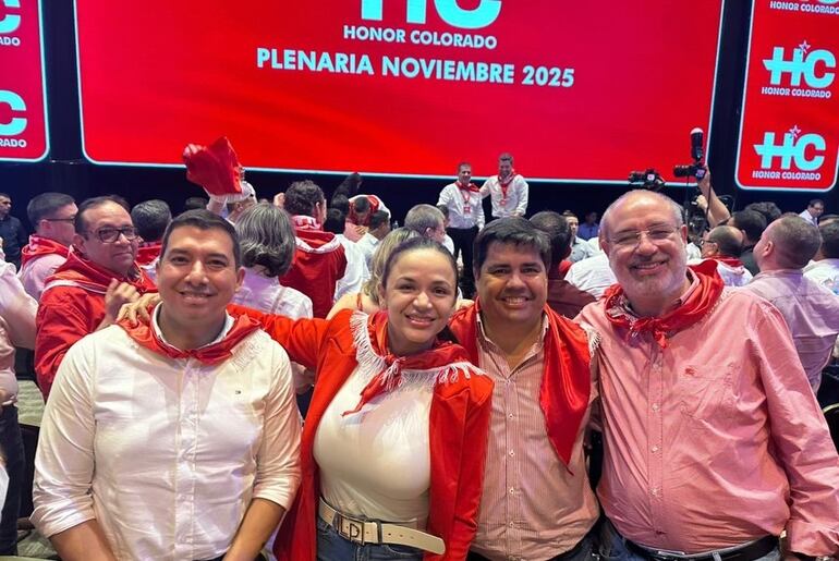 Los diputados Diego Candia y Jazmín Narváez junto con los cuestionados directores de Yacyretá, Luis Benítez, y de Itaipú, Justo Zacarías.