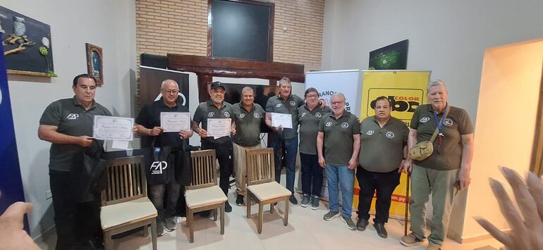 Organizadores y panelistas. Aparecen Ramón Hicks, Francisco Arce, Rogelio Delgado, Héctor Agüero, Roberto Fernández, Gabriel Cazenave, Gustavo Rojas, Alcides Báez y José María Troche, en el Zielo Hotel.