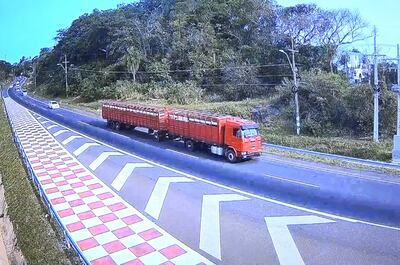 Imágenes de circuito cerrado del camión que ocasionó un fatal accidente en la zona de Pedrozo, Ypacaraí.