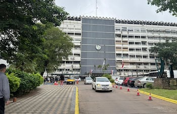 Fachada del Hospital Central del IPS.