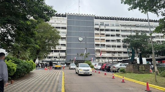 Fachada del Hospital Central del IPS.