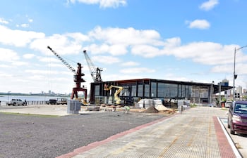 Fotos fachada de la Mejoras de Galpones en el puerto de Asunción.