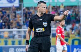 Derlis Benítez, árbitro.