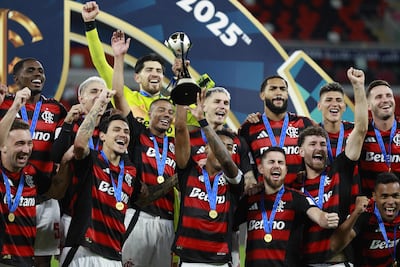 Jugadores de Flamengo celebran la obtención de la Copa Challenger, luego de vencer en semifinal al Pyramids de Egipto y el pase a la final, donde enfrentará al París Saint Germain de Francia.