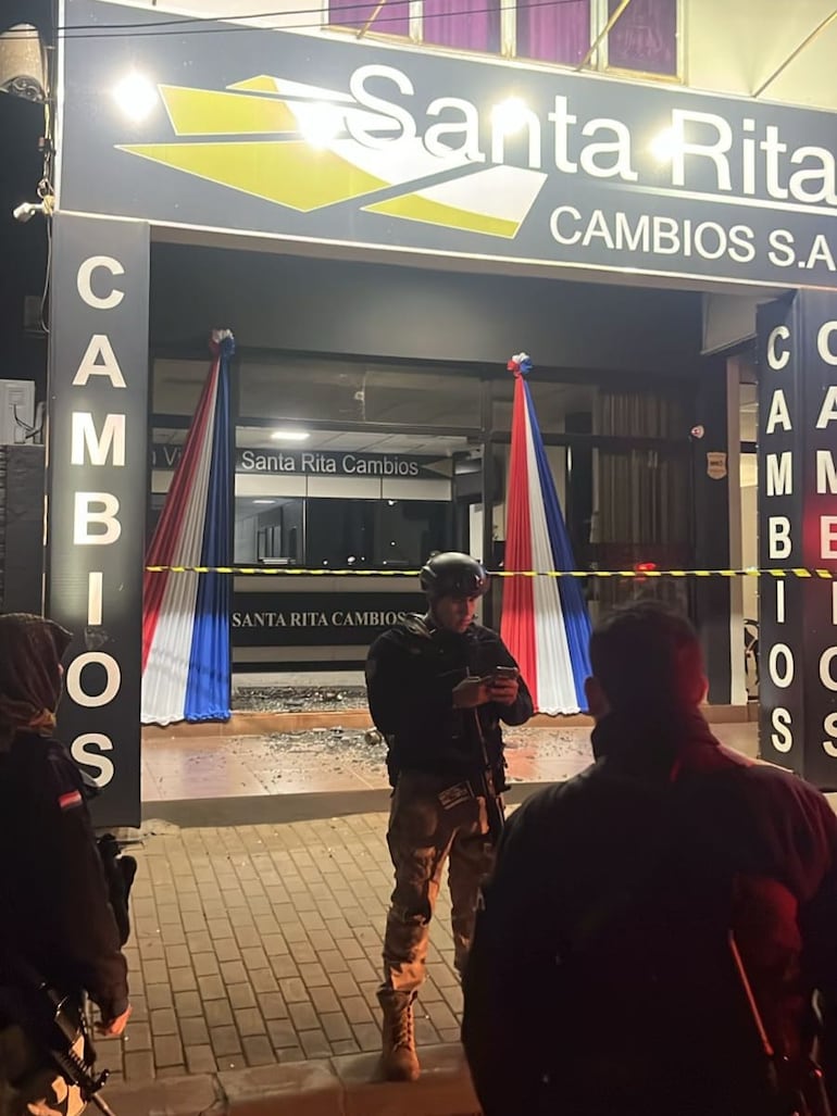 Videos: así ingresaron a una de las sucursales atacadas en Santa Rita - Policiales