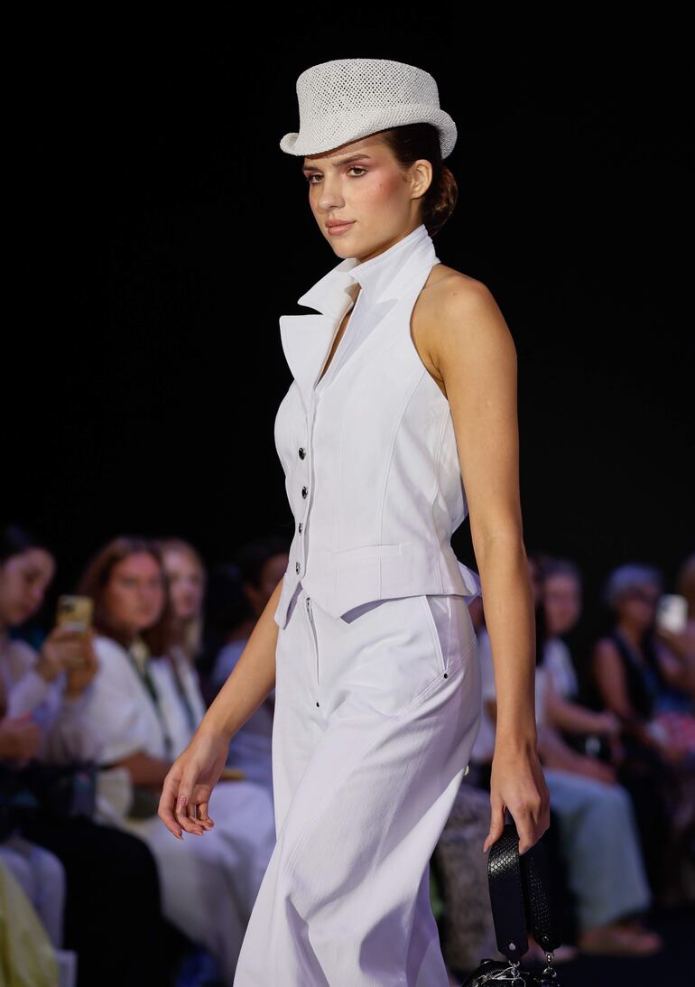 El estilo demure salió de las redes sociales y bajó a las pasarelas.