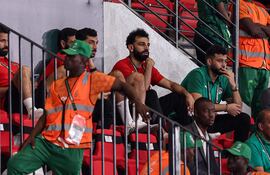 Mohamed Salah observando desde las gradas el partido de Egipto contra Cabo Verde.