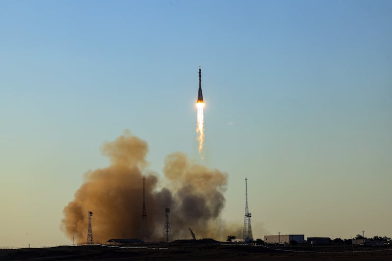 El cohete propulsor Soyuz-2.1a con la nave espacial Soyuz MS-29 despega desde la plataforma de lanzamiento del cosmódromo de Baikonur, Kazajistán, el 14 de julio de 2026.