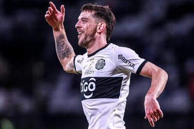 Olimpia homenajeó al uruguayo Alejandro Silva (33 años) por cumplir 300 partidos, en tres etapas.