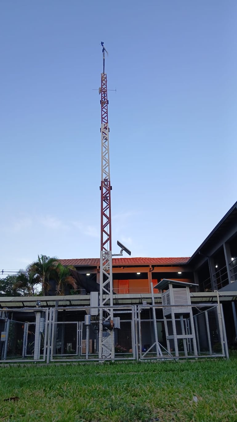Imágenes de la Dirección de Meteorología este martes.