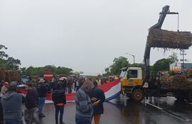 Ingenios privados tienden la mano a cañicultores mientras transcurre el noveno día de movilización.