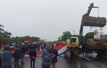 Ingenios privados tienden la mano a cañicultores mientras transcurre el noveno día de movilización.