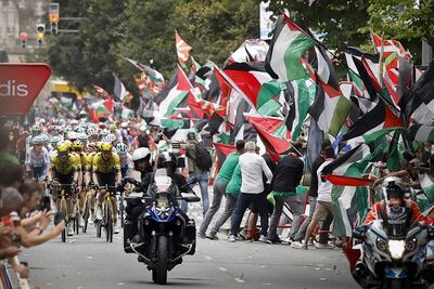 La undécima etapa de la Vuelta ciclista a España se acortó este miércoles en Bilbao por temor a incidentes con manifestantes propalestinos en la línea de meta y no hubo ganador, anunciaron  los organizadores.