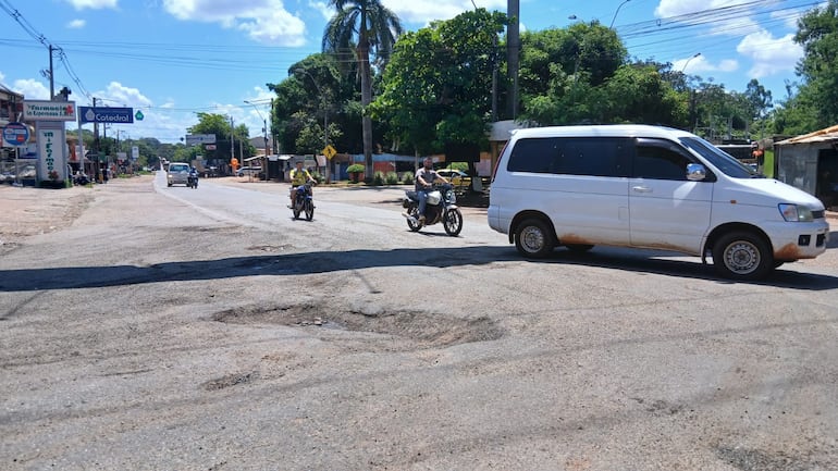 La ruta Marcial Samaniego es muy concurrida, sirve como acceso al Hospital Nacional, y está en pésimas condiciones.