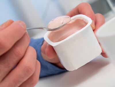 La Organización Mundial de la Salud (OMS) ha publicado la guía ‘Alimentos más saludables en eventos deportivos’, que propone cinco acciones para lograr alimentos y entornos alimentarios más saludables dentro y alrededor de los estadios deportivos, desde mejorar la oferta alimentaria hasta prevenir la comercialización nociva.