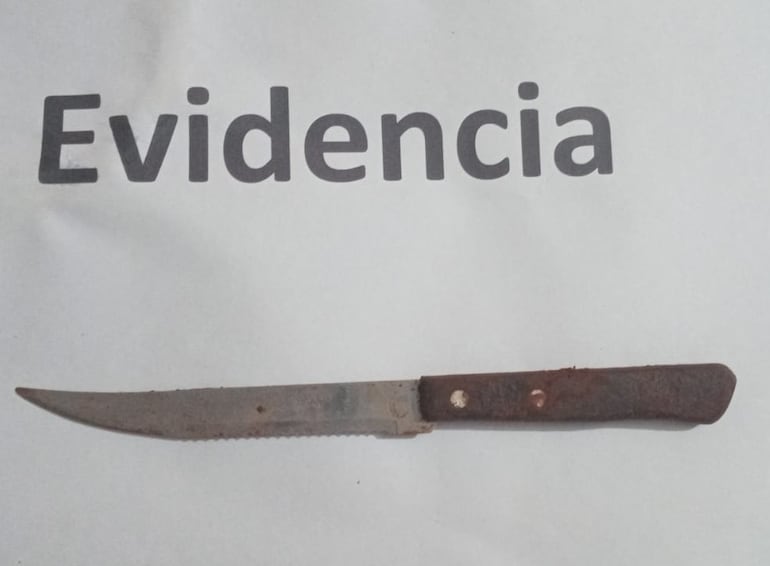Los intervinientes incautaron un cuchillo del poder del hombre.