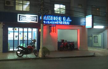 Sucursal de Panorama Cambios SA, ubicada en el barrio Villa Morra de la capital, que fue allanada ante sospechas de haber sido utilizada para lavado de activos por la estructura de Miguel Servín.